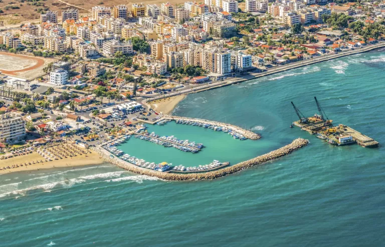 wybrzeże Larnaca Cypr