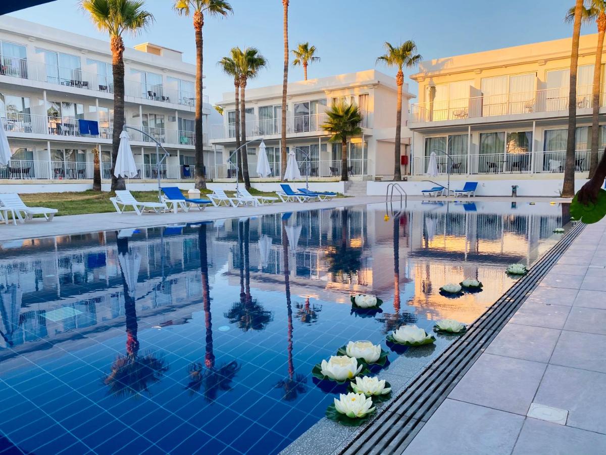 Lysithea Hotel gdzie spać Larnaka basen