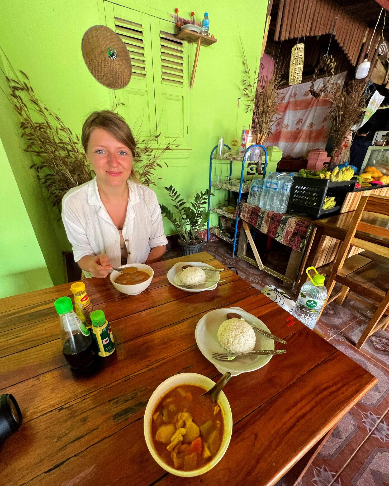 Laos Nong Khiaw restauracja dziewczyna