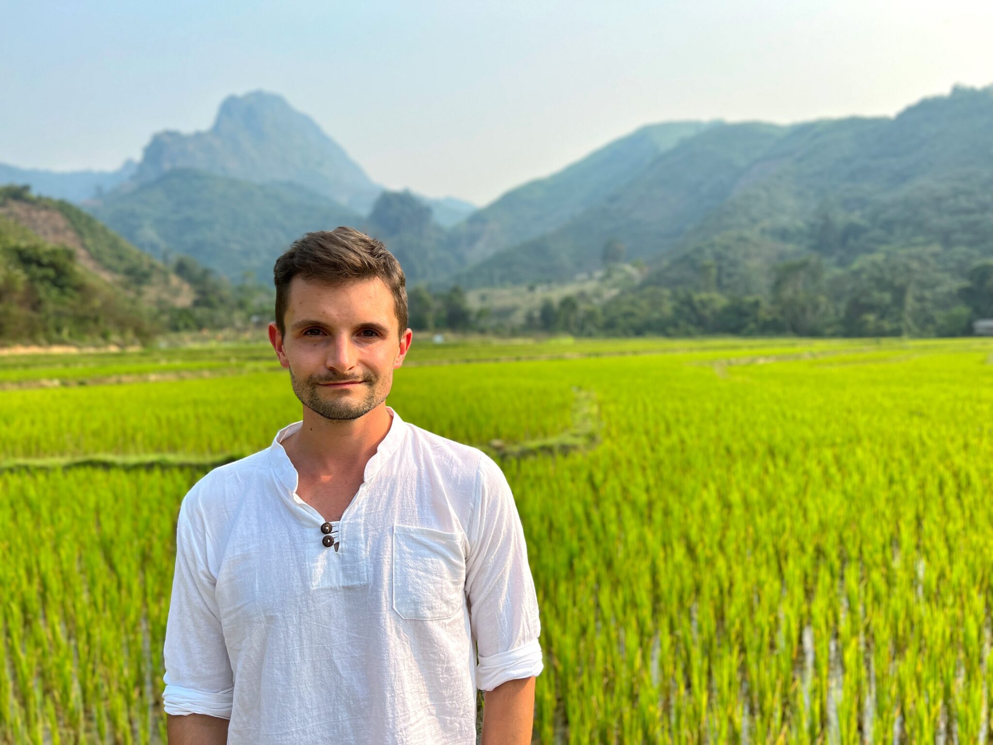 Laos Nong Khiaw chłopak portret pola ryżowe góry