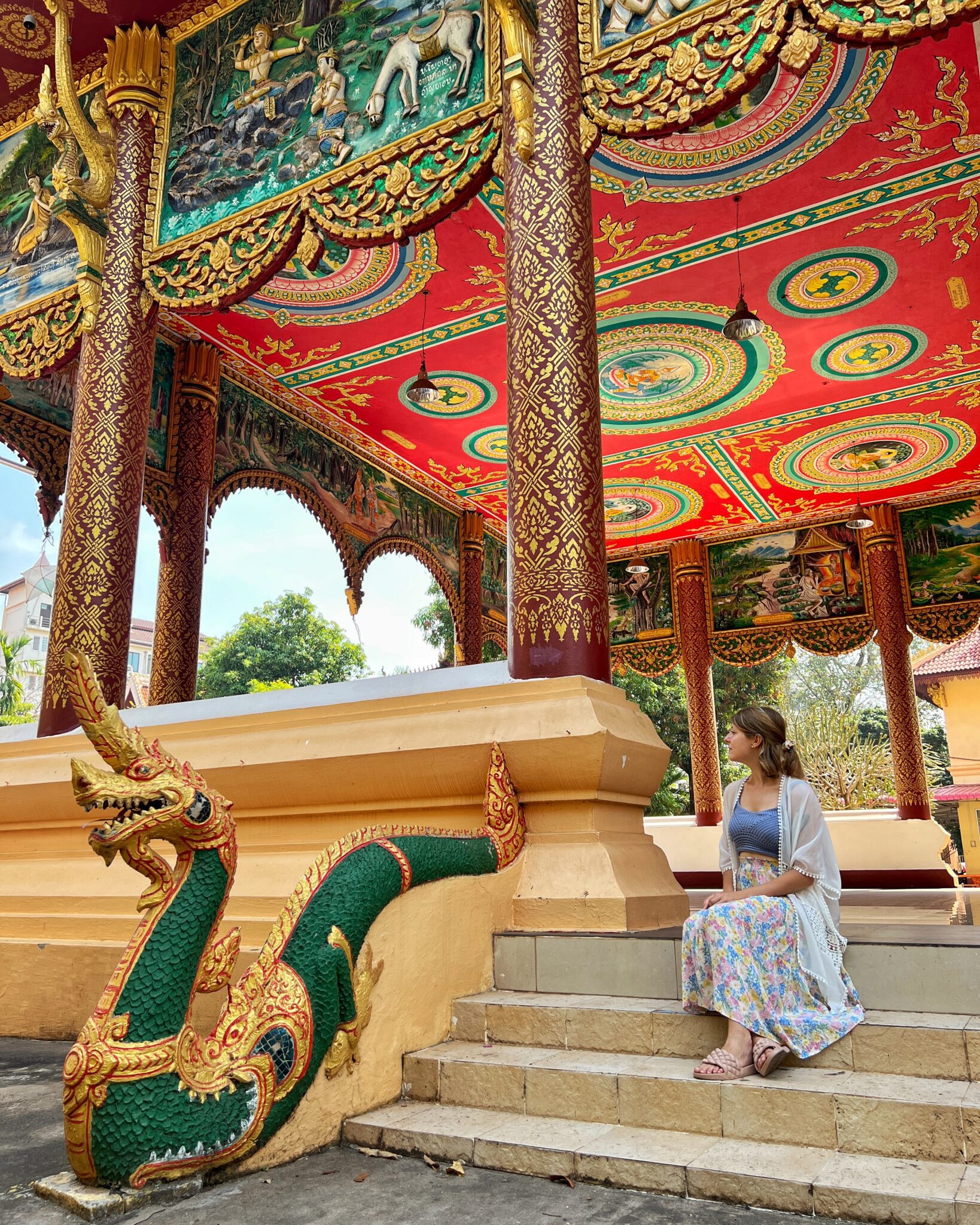 Laos Luang Prabang świątynia smok dziewczyna