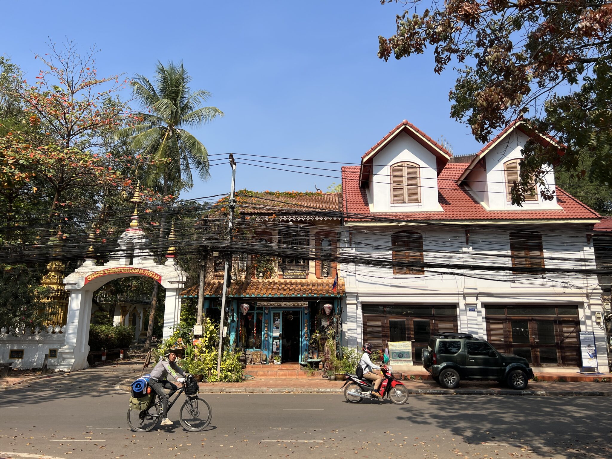 Laos Vientiane uliczka skuter