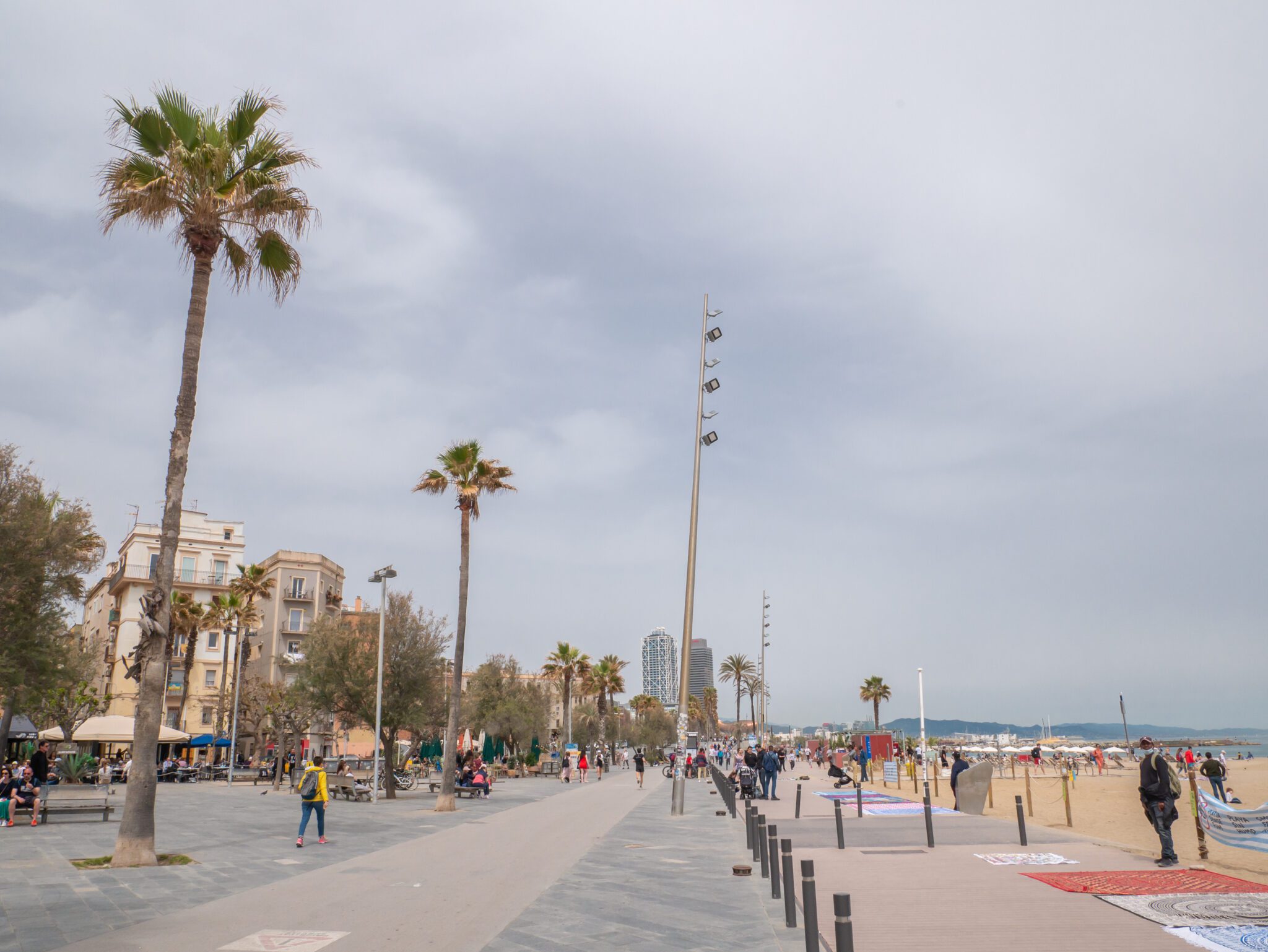 Barcelona plaża Barceloneta deptak