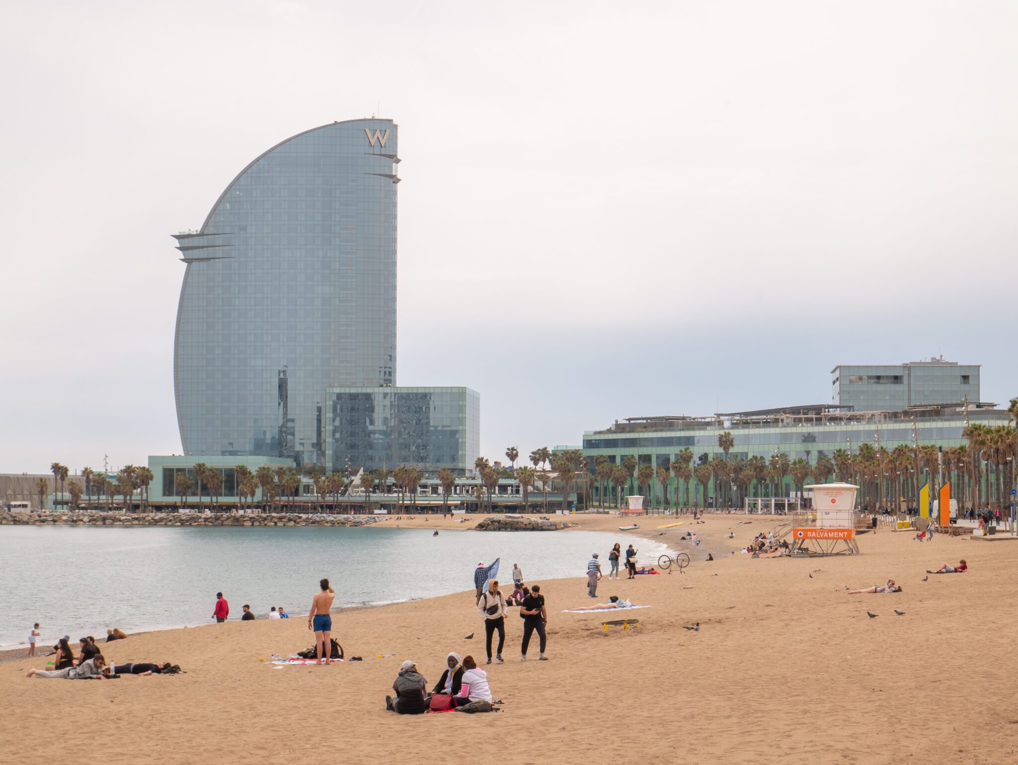 Barcelona wieżowiec plaża Barceloneta