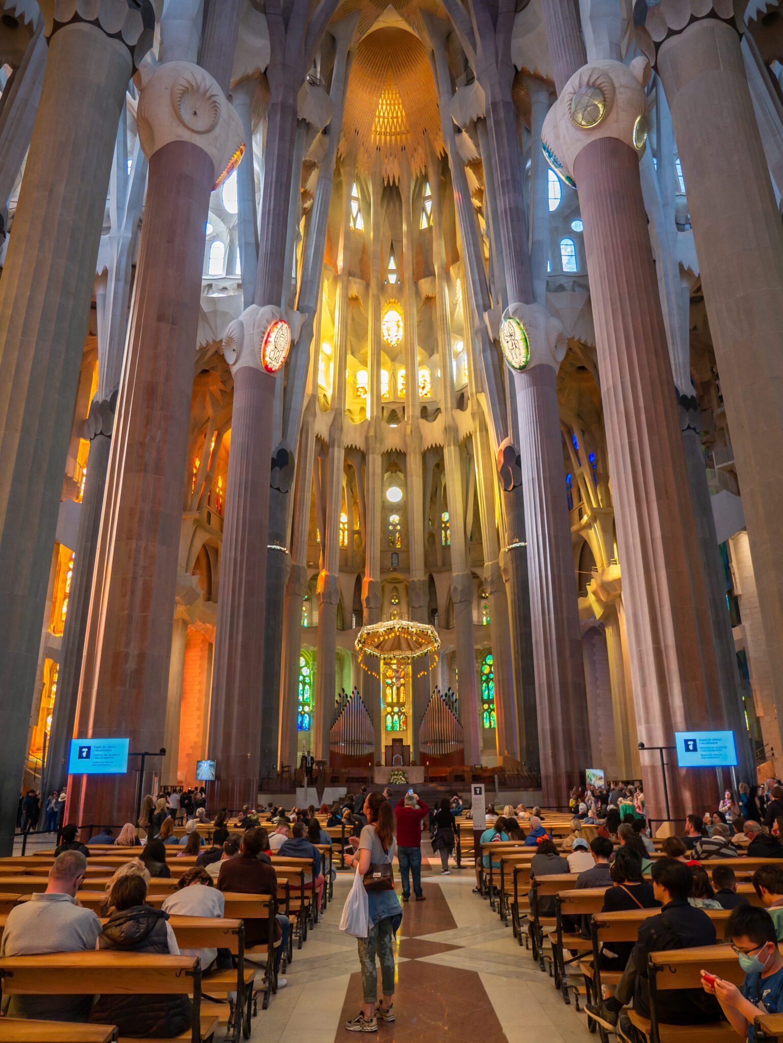 Barcelona Sagrada Familia wnętrze ołtarz