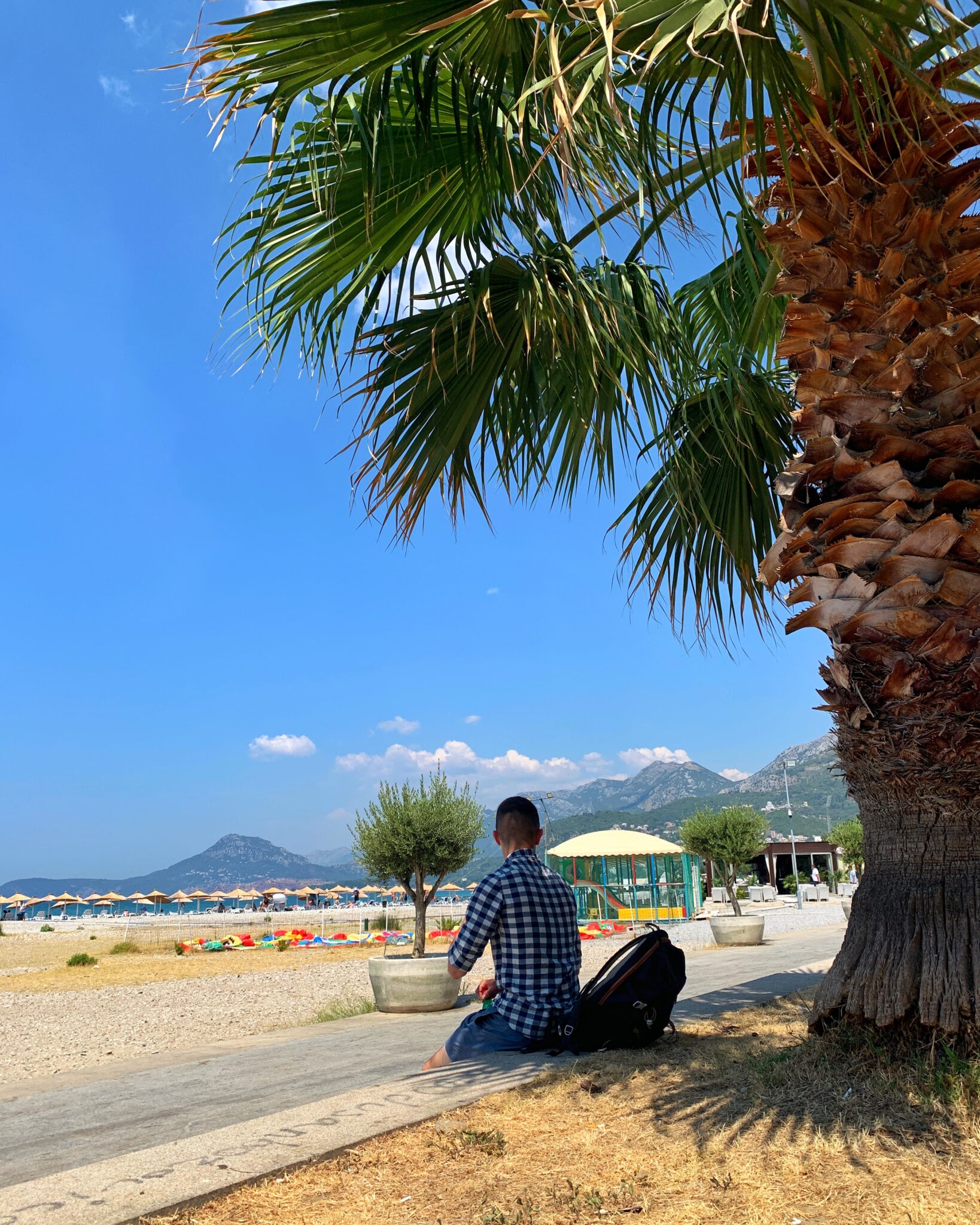 Czarnogóra Bar plaża chłopak palma