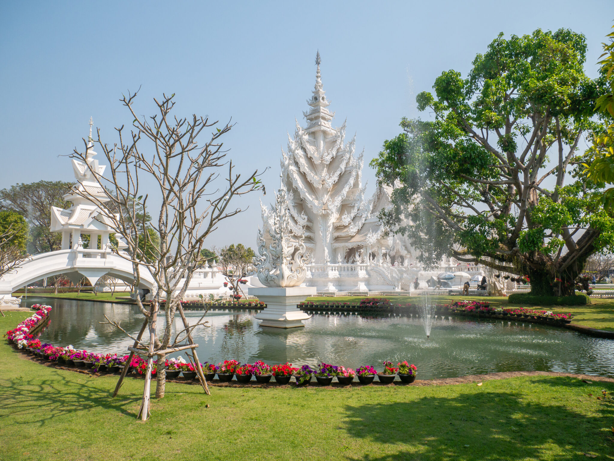 Tajlandia Chiang Rai ogród fontanna Biała Świątynia