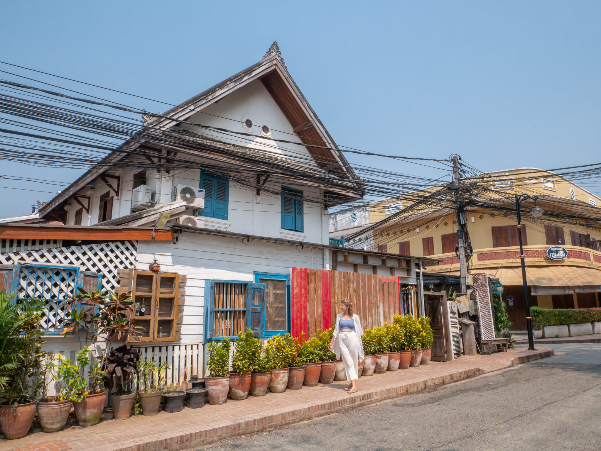 Laos Luang Prabang dom ulica dziewczyna