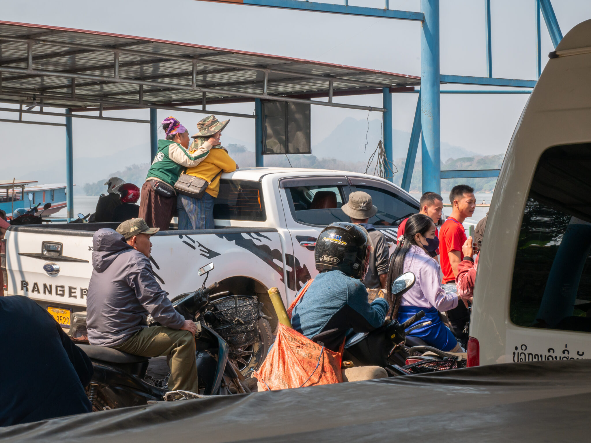 Laos Luang Prabang prom auto pasażerowie