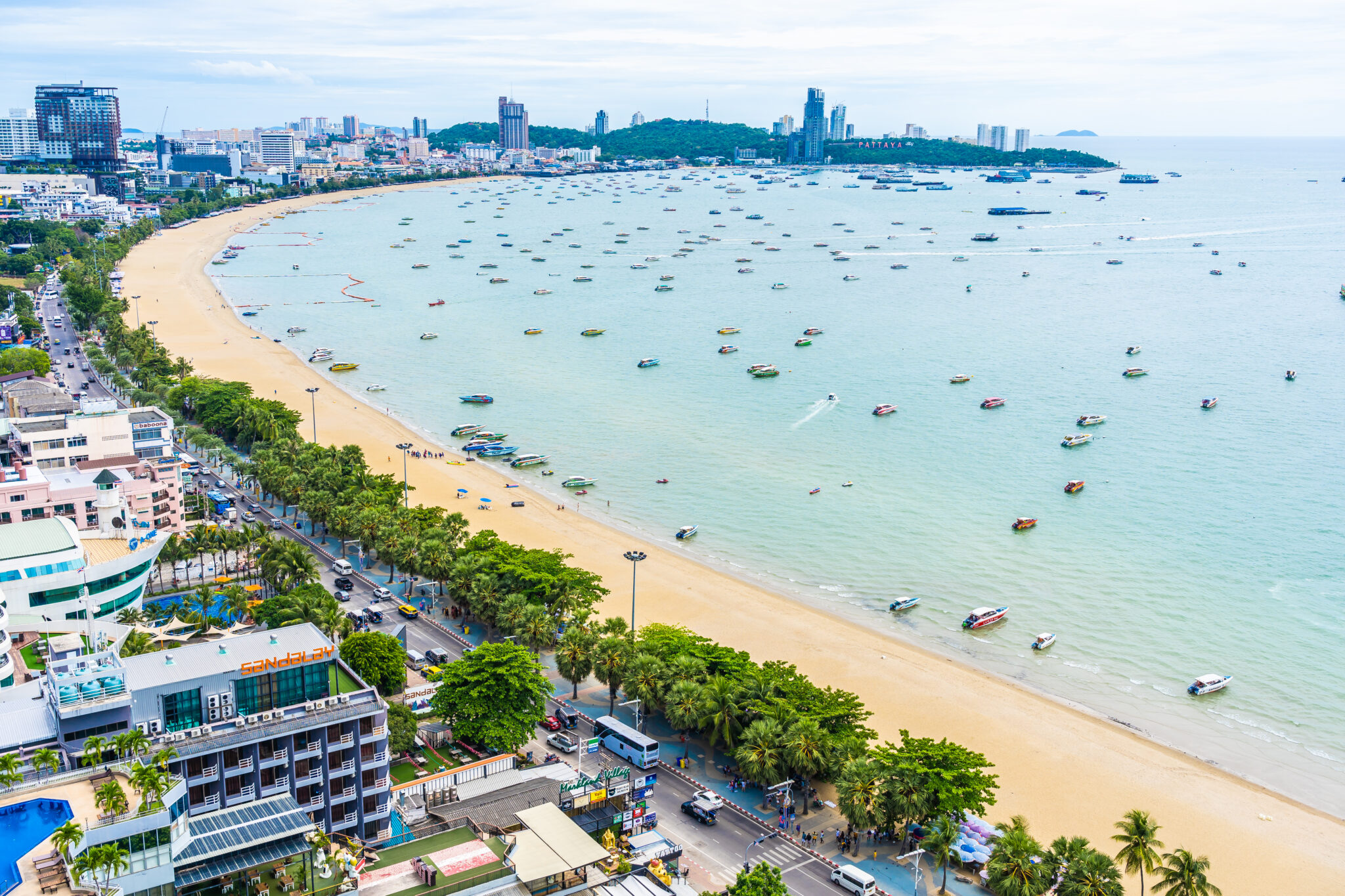 Tajlandia Pattaya widok na miasto i plażę z drona