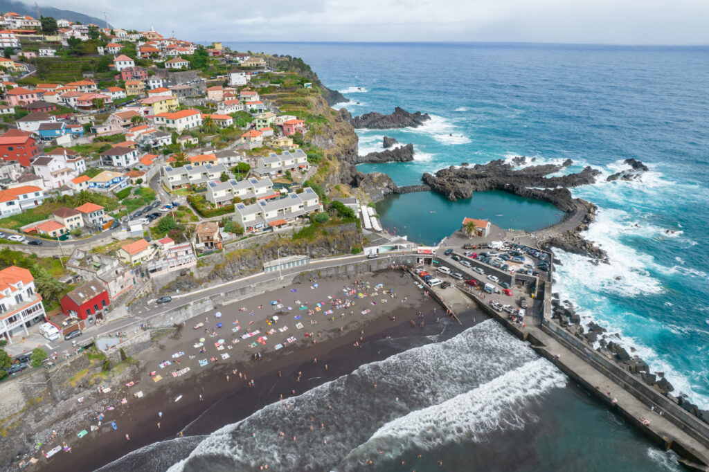 Madera Seixal z drona plaża baseny wulkaniczne