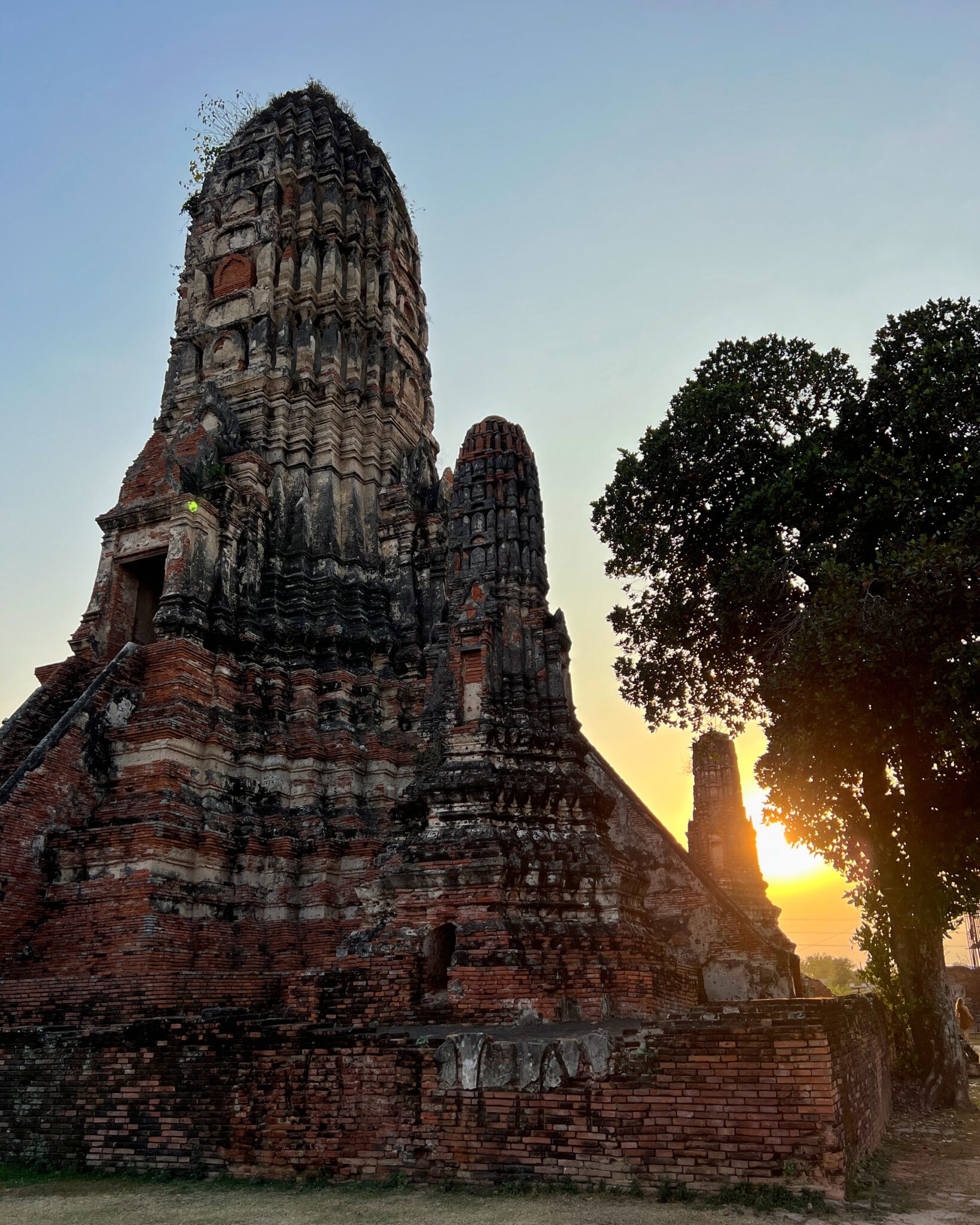 Tajlandia Ayutthaya świątynia zachód słońca