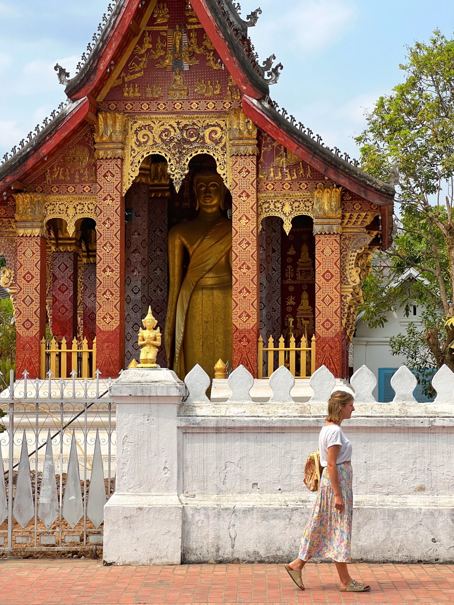 Laos Luang Prabang świątynia dziewczyna