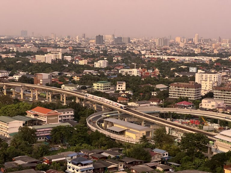 Metro w Bangkoku panorama miasta