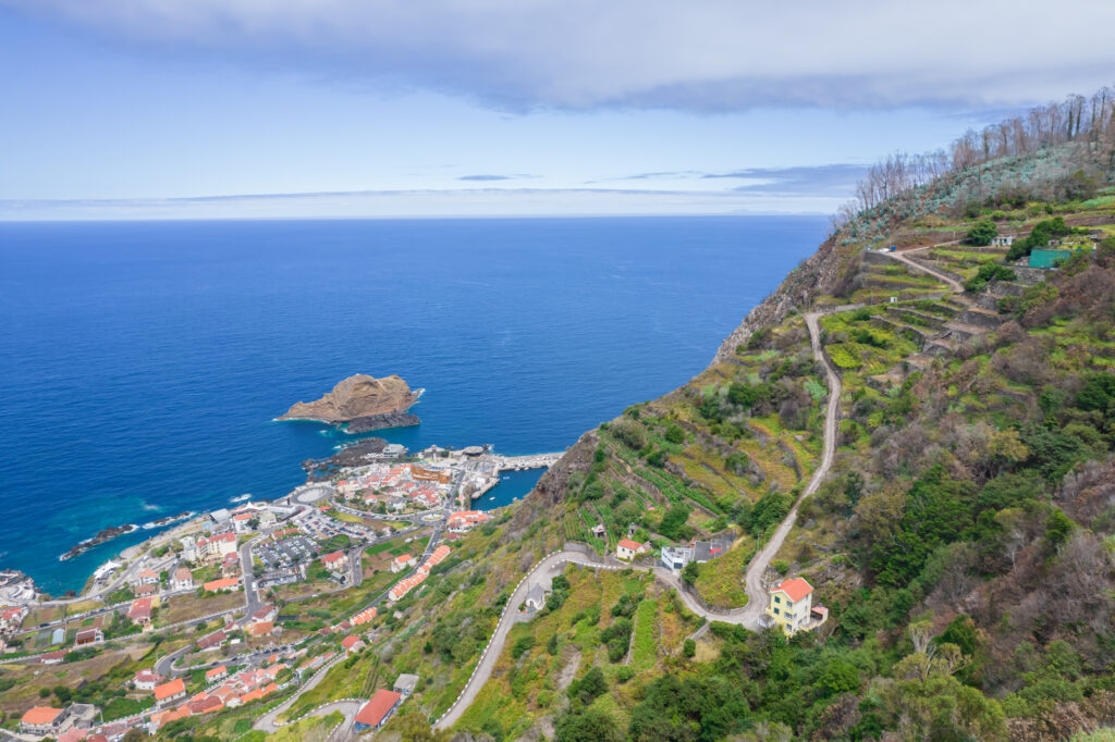 Porto Moniz wzgórza dookoła miasta