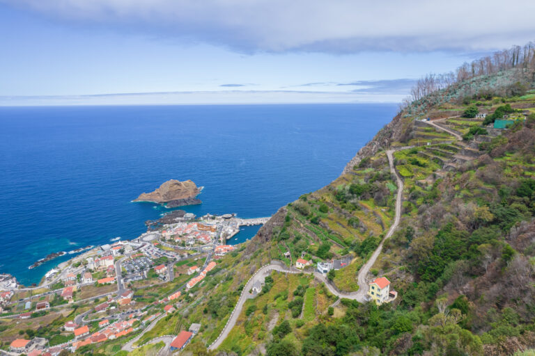 Porto Moniz wzgórza dookoła miasta