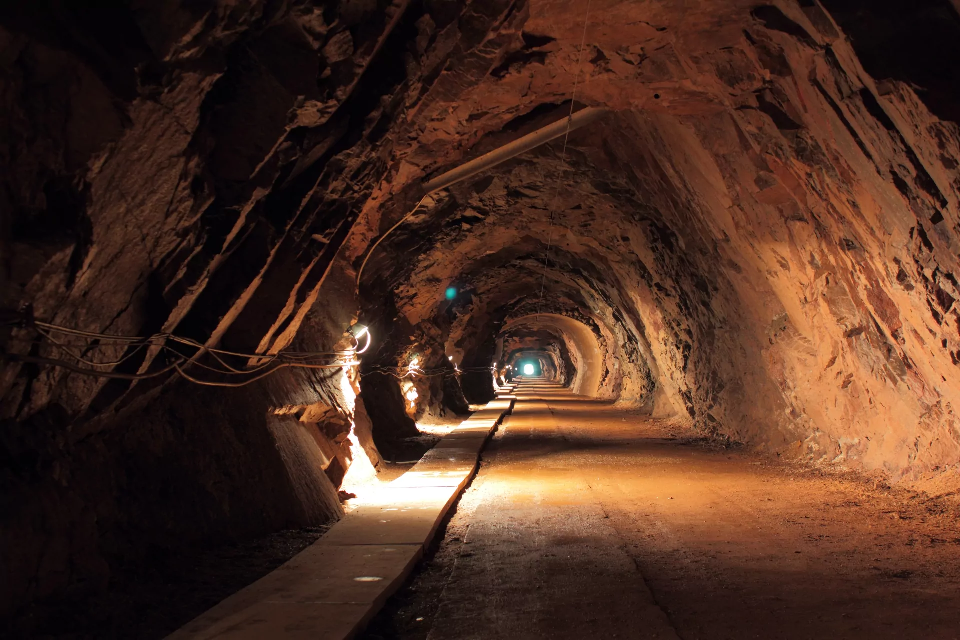 Karkonosze kopalnia sztolnia tunel uran