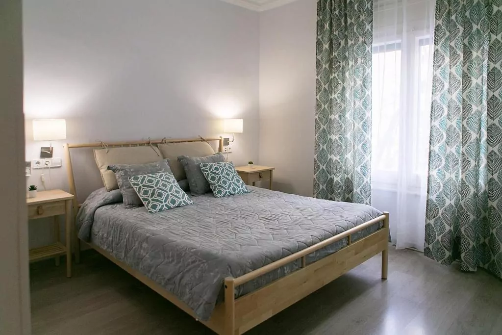 pokój hotelowy łóżko hotel blisko wzgórza tibidabo