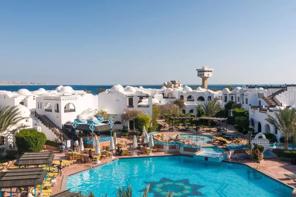 Egipt basen hotel palmy morze