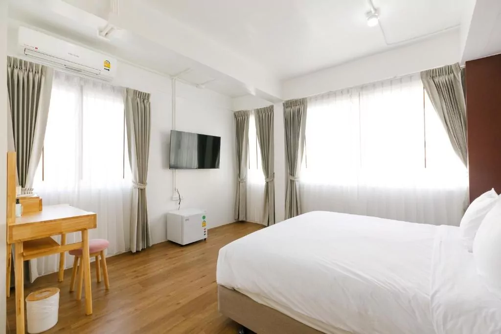Chiang Rai apartament łóżko telewizor okna 