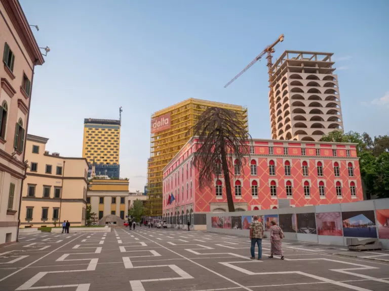Tirana budynki