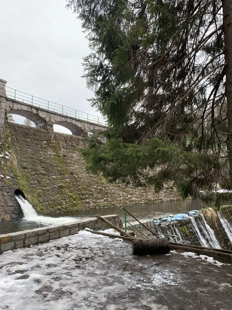 zapora na łomnicy widok