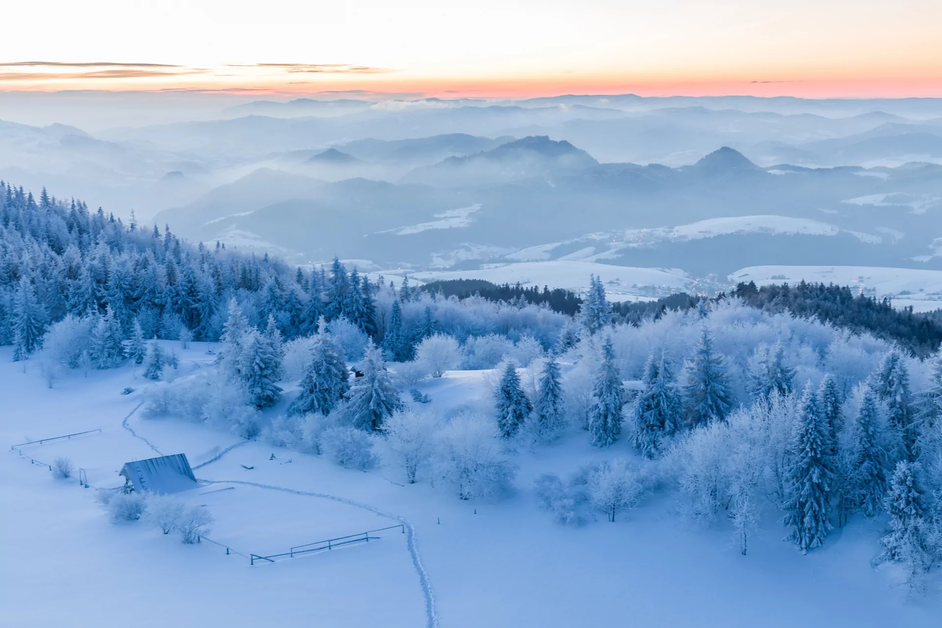 śnieg drzewa góry zachód słońca Pieniny zimą