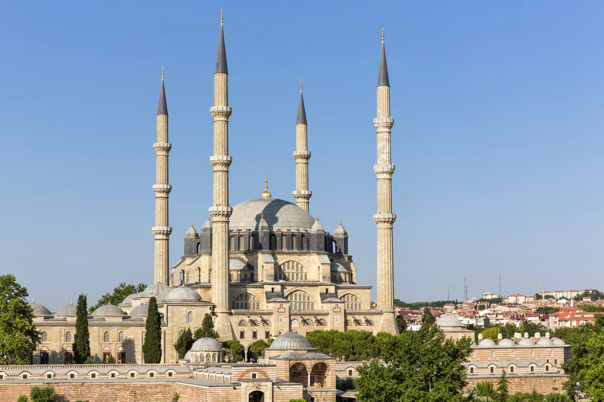 Edirne Meczet Selimiye minarety kopuła miasto niebo