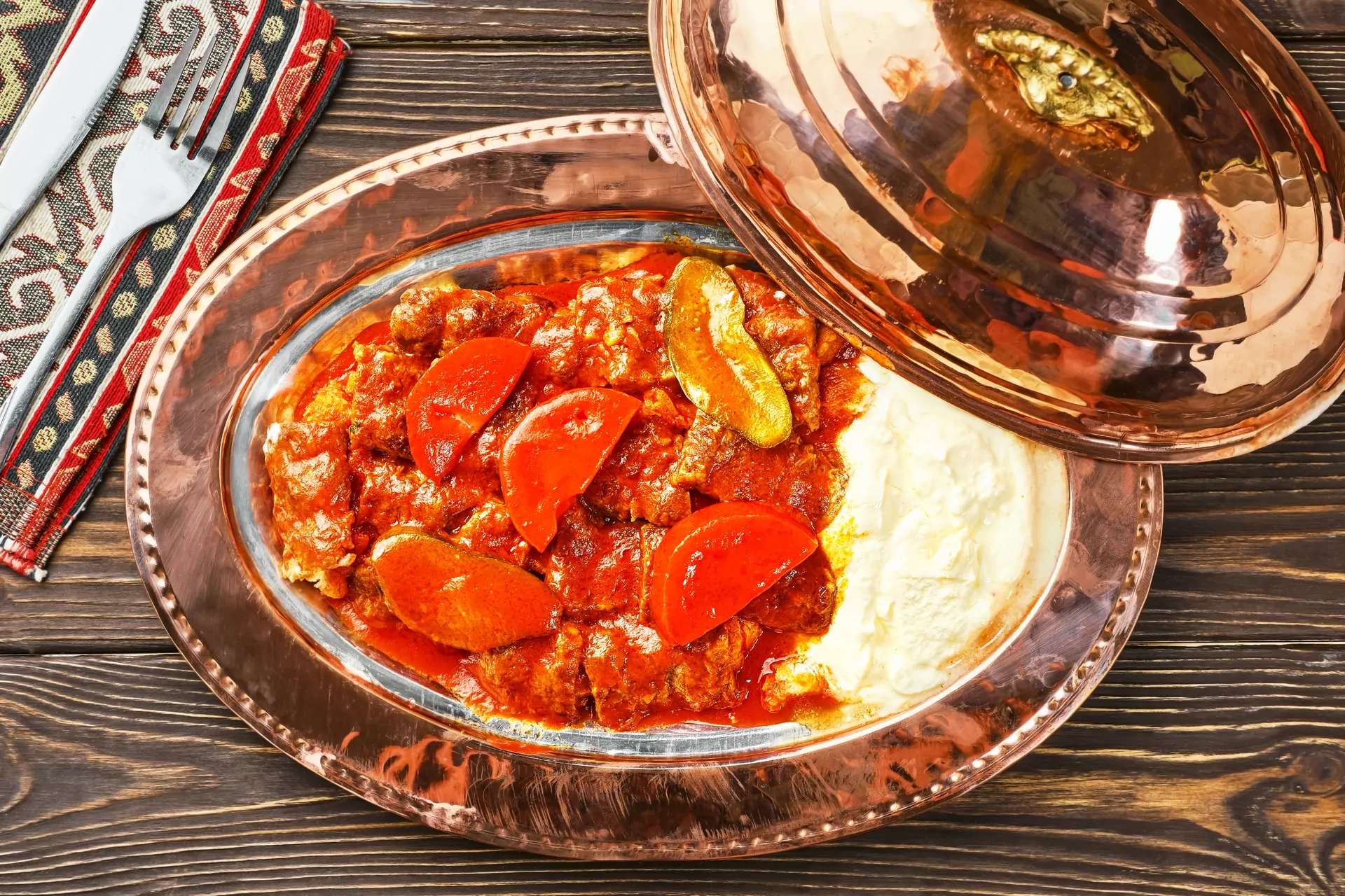 kebab turecki mięso talerz sztućce