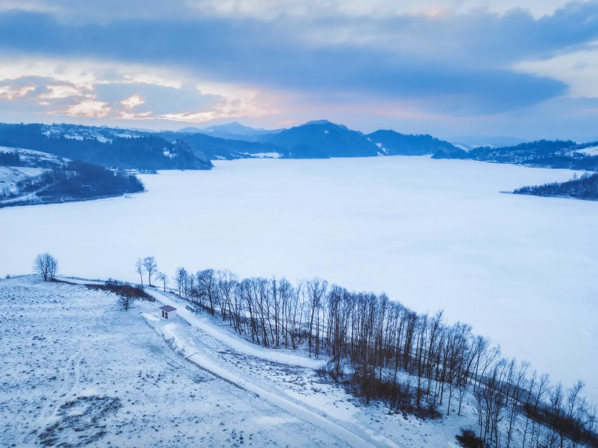 śnieg drzewa góry zachód słońca Pieniny zimą