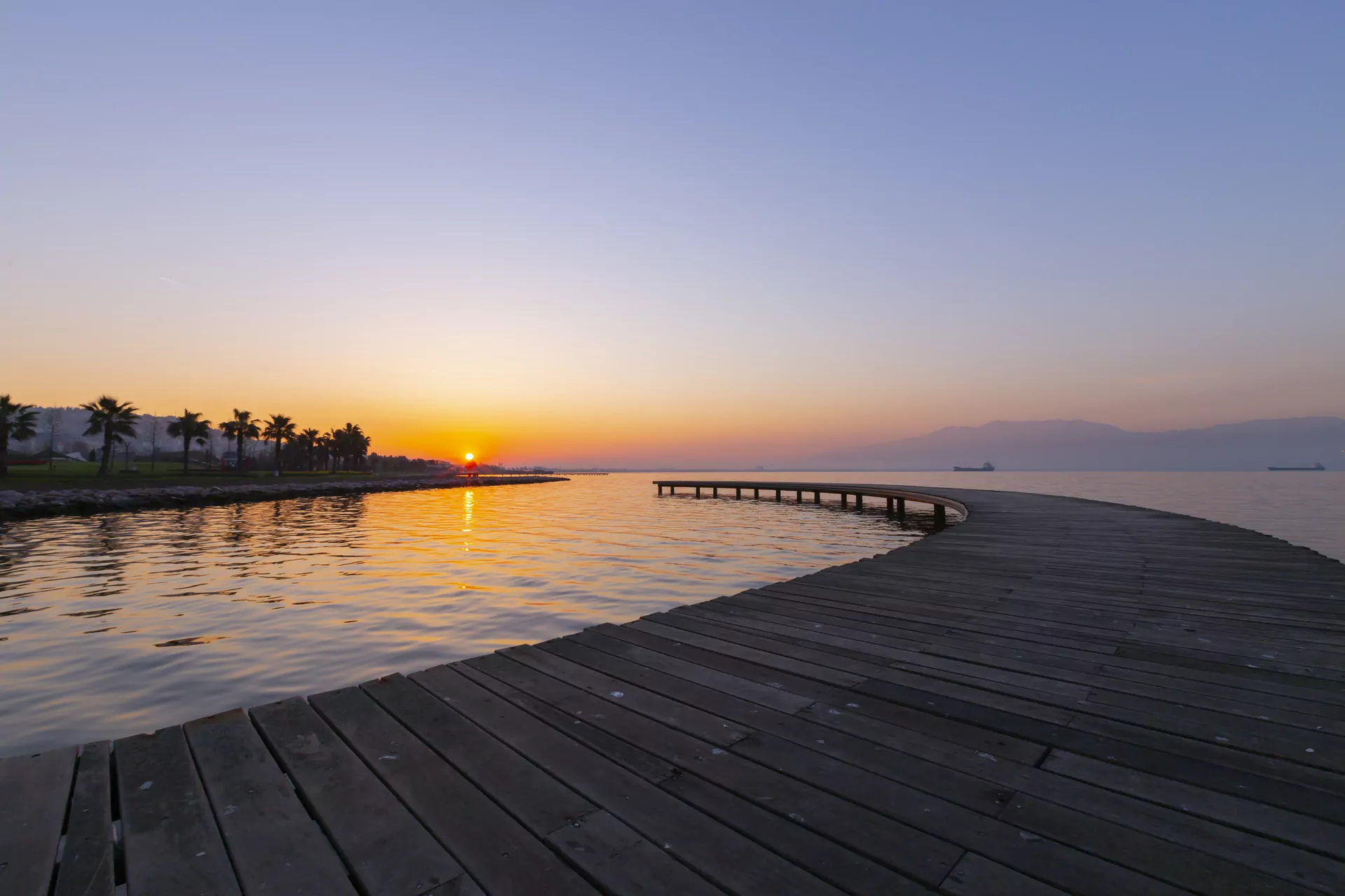 Izmit Seka Park Seaside Public Garden promenada palmy morze zachód słońca