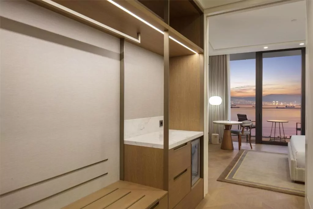 hotel Izmir szafa okna