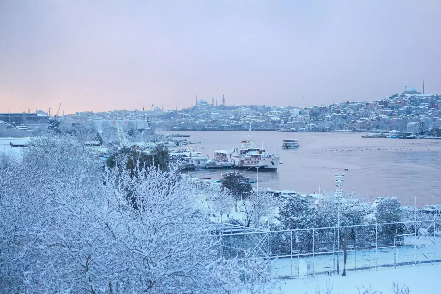 Turcja zima meczet miasto śnieg