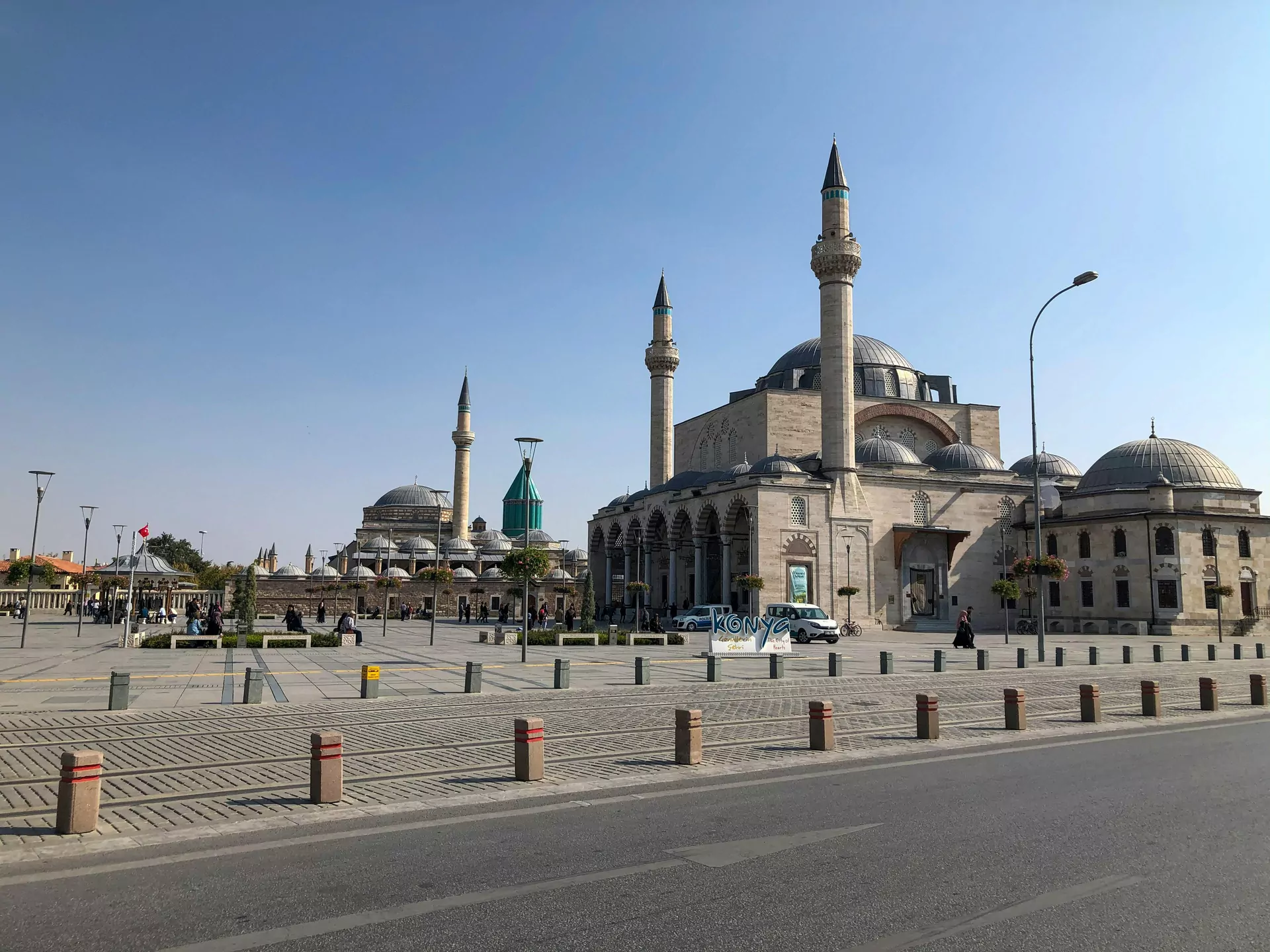 Konya meczet minarety kopuła muzeum ulica