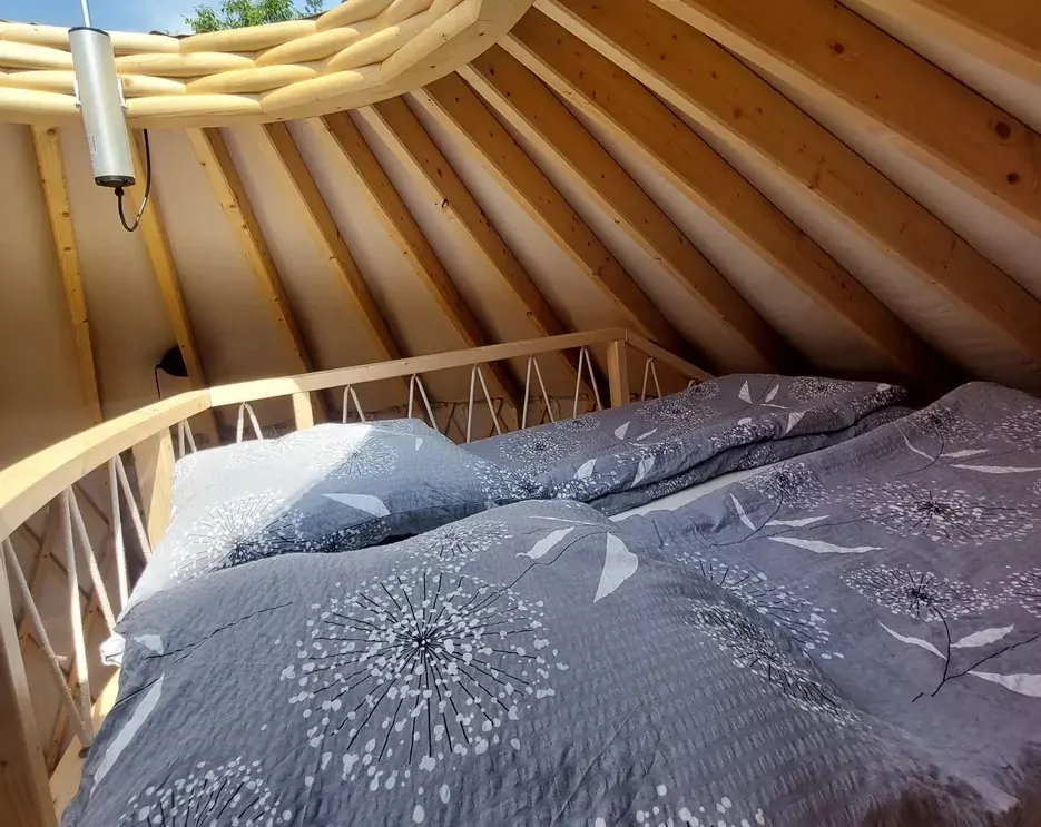 Jurta sudecka u leśniczki