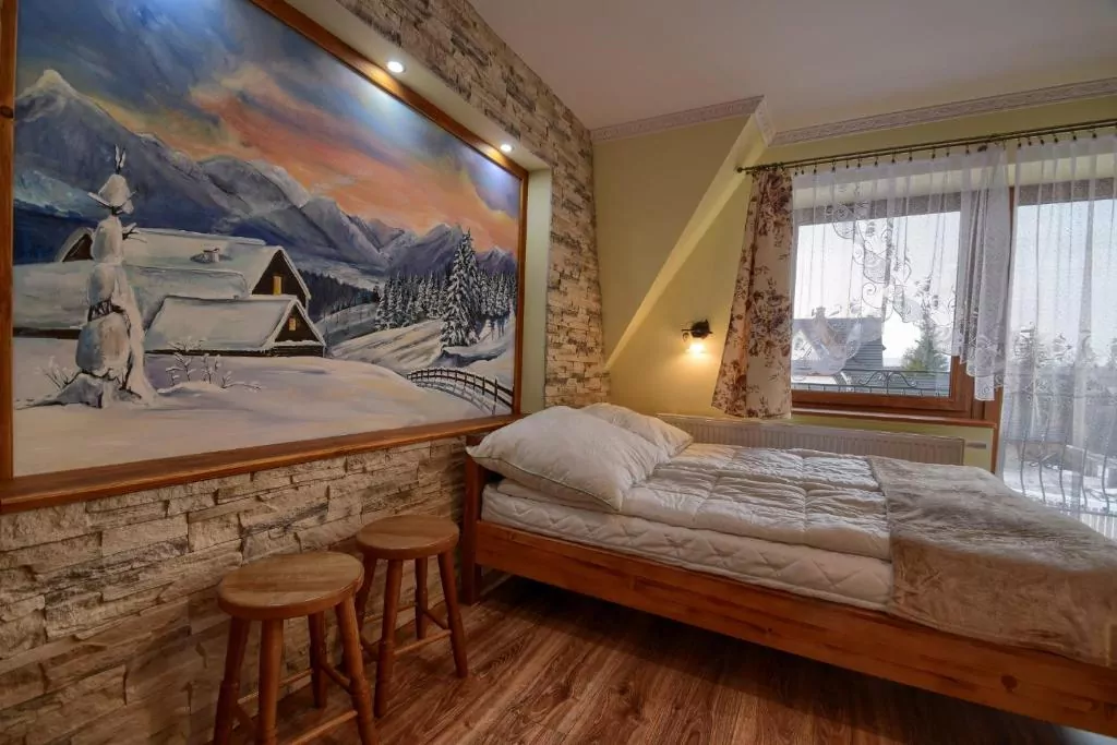 łóżko obraz stolik okno