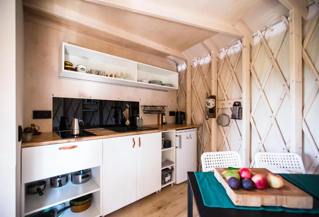 Kryjówka - Jurty ukryte wśród zieleni