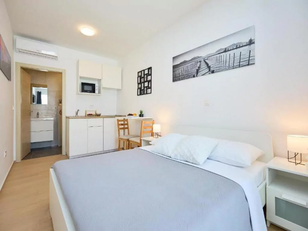 Palm Tree Apartments