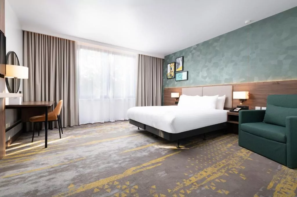 pokój hotelowy w komfortowym noclegu w Londynie