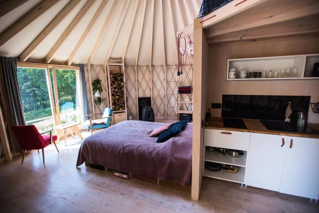 Kryjówka - Jurty ukryte wśród zieleni