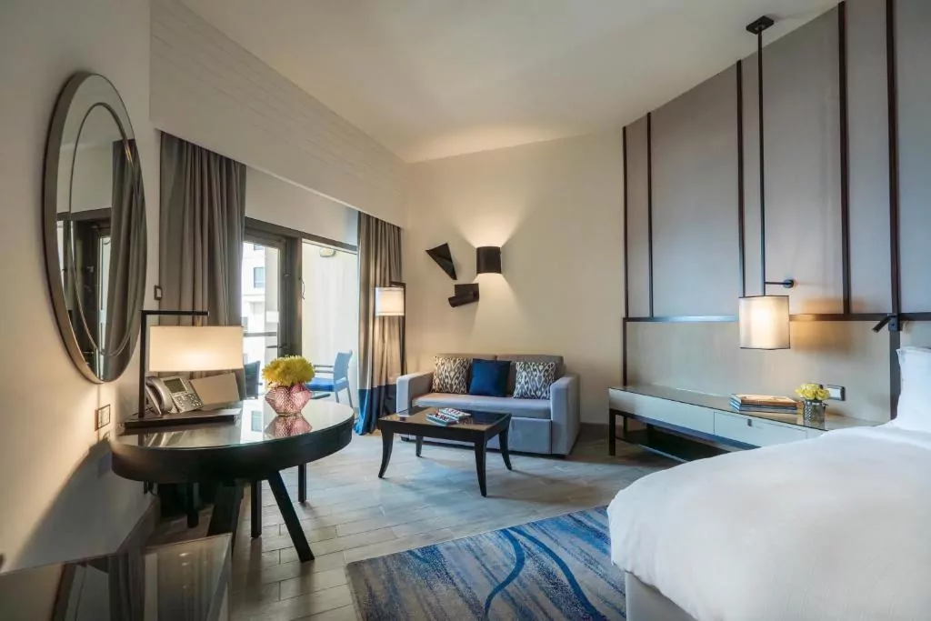 Amwaj Rotana, Jumeirah Beach