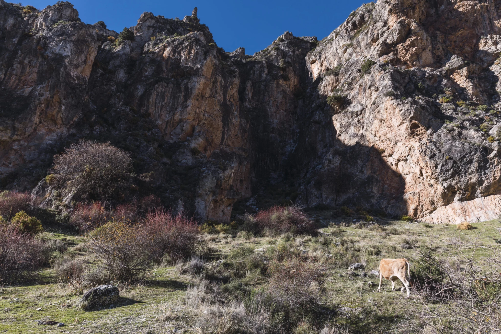 wiszące skały Monachil Grenada Sierra Nevada