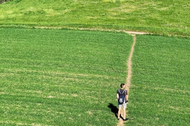 Mikołajki Rezerwat Przyrody Łuknajno chłopak pole