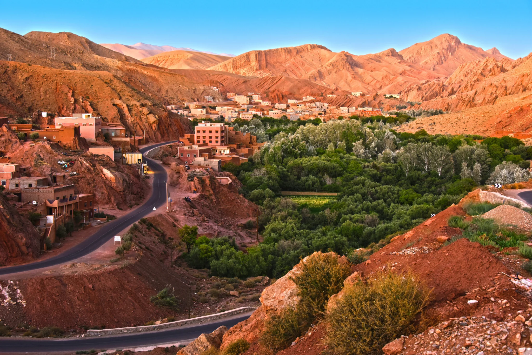 Usuń tło
Zapisz
Udostępnij
Próbka
Widok na miasto Tamellalt w górach Atlas w Maroku