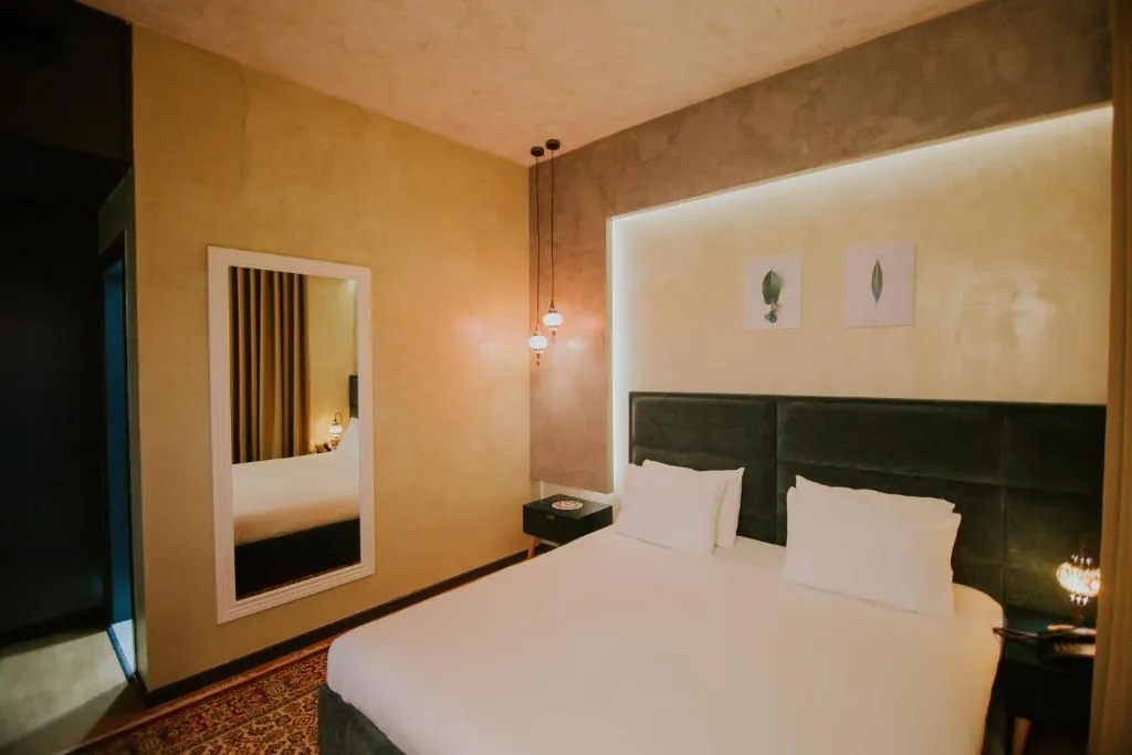 Dim's Hotel & Restaurant