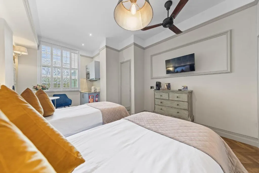 Vancouver Hotel & Studios