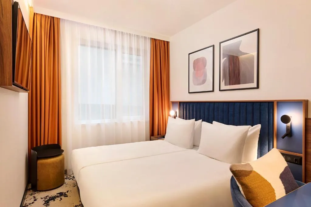 D8 Hotel