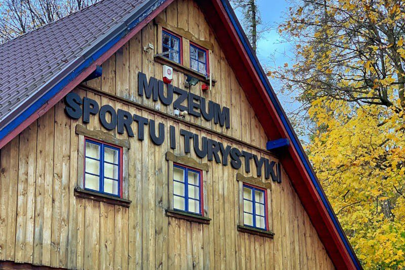 Muzeum Sportu i Turystyki Karpacz co zwiedzić muzeum w Karpaczu Karkonosze atrakcje Gdzie w góry na weekend