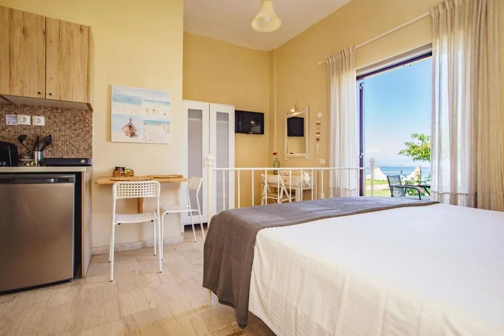 Thalassa Apartments & Studios