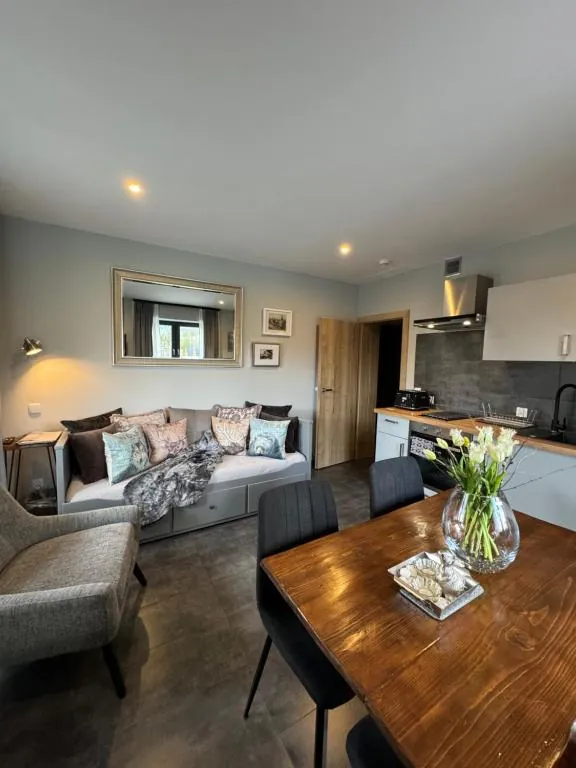 Framptons Apartments Garden & Spa
